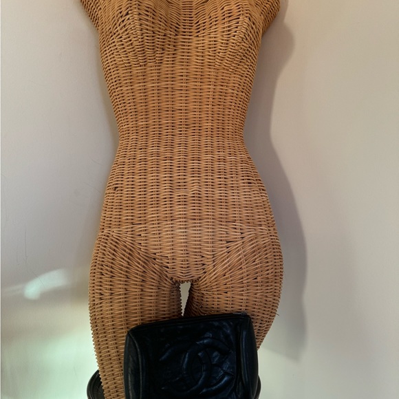 Molten metals gold trend- Laurel Dewitt gold bag/backpack/metal - Picture 13 of 14